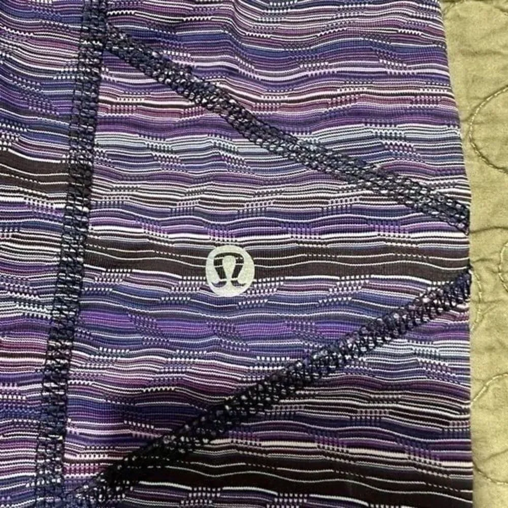 Lululemon athletica, Capri leggings with cell phone pocket size 4 A617